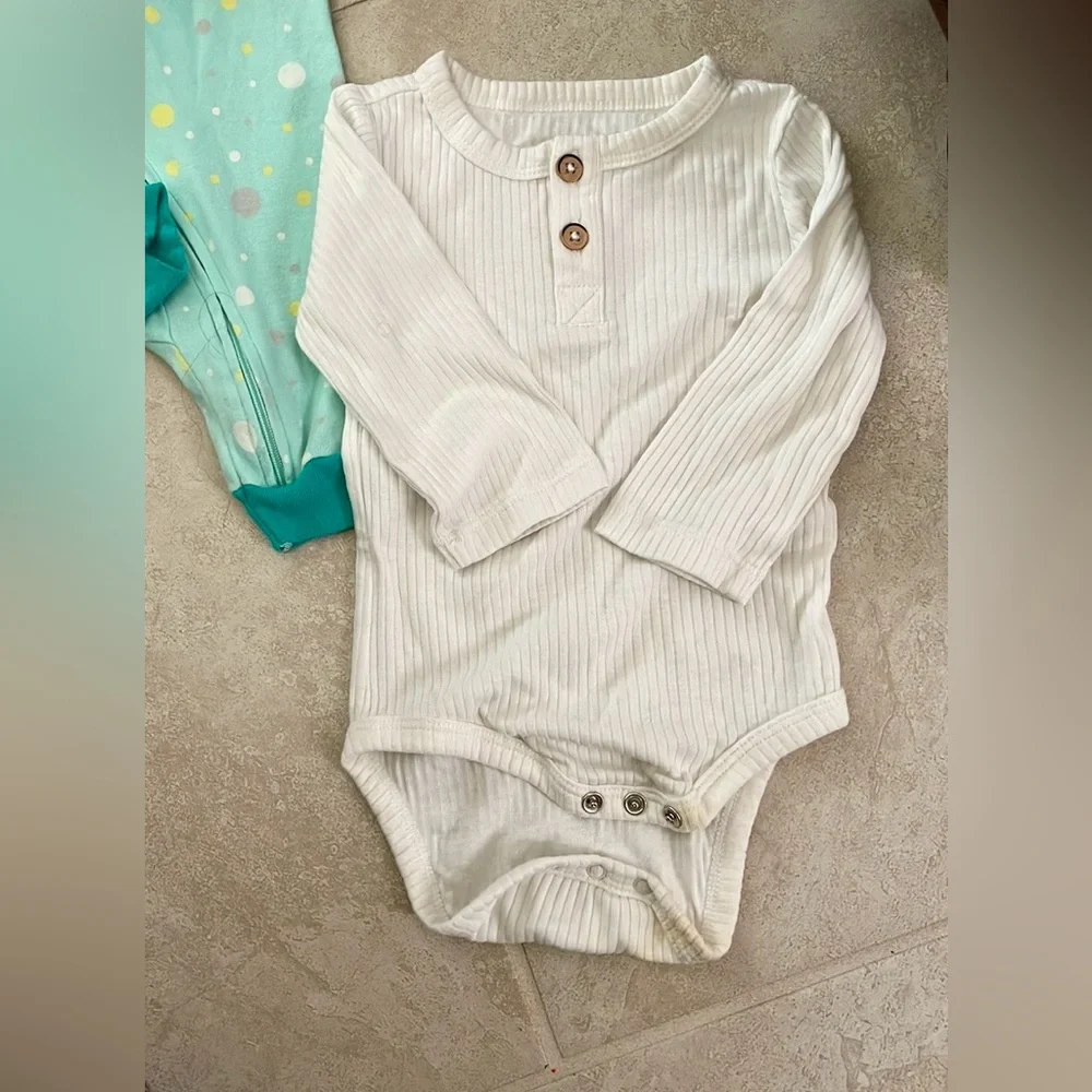 2 Pieces jumpsuit Cat & Jack & Koala Bear Green and White Footies One Piece 3-6M